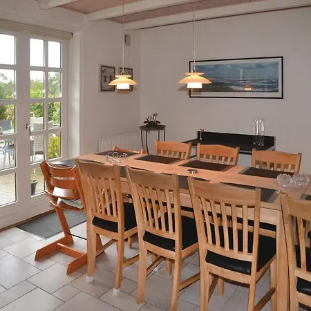 Vakantiehuis Five-bedroom Holiday In
