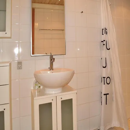 Vakantiehuis Five-bedroom Holiday In *