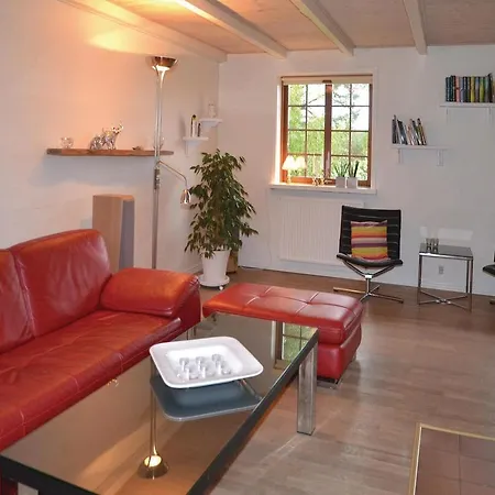 Vakantiehuis Five-bedroom Holiday In *